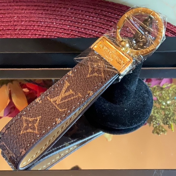 Louis Vuitton Accessories - LOUIS VUITTON MONOGRAM KEY CHAIN
